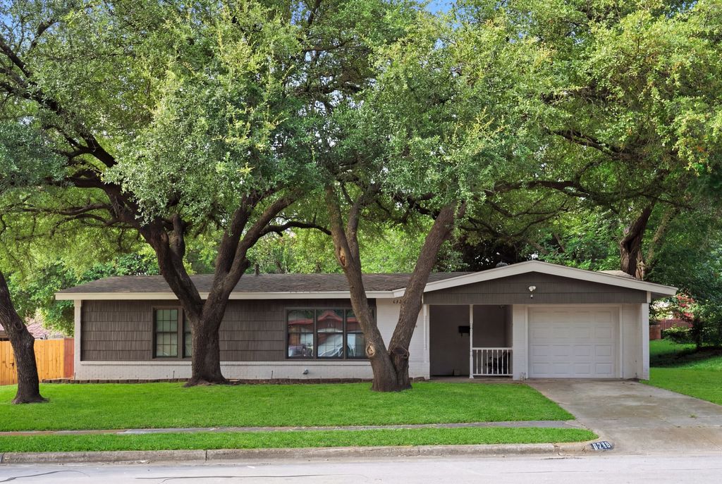 6220 Franwood Terrace, Fort Worth, TX 76112