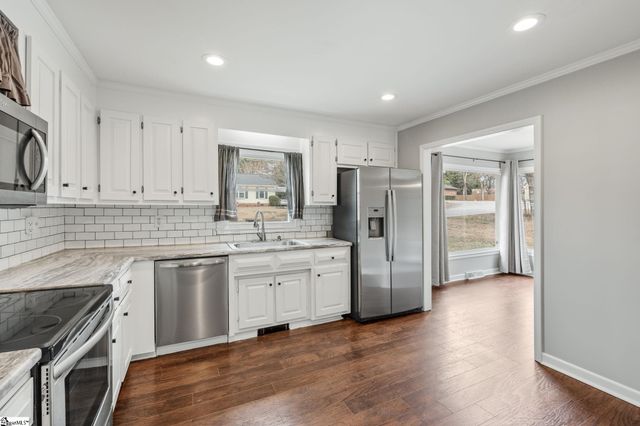 3 Buckingham Way, Taylors, SC 29687