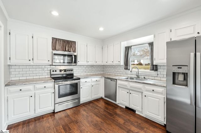 3 Buckingham Way, Taylors, SC 29687