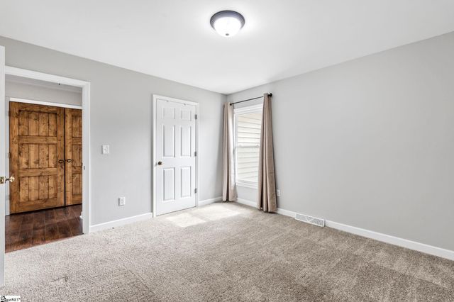 3 Buckingham Way, Taylors, SC 29687