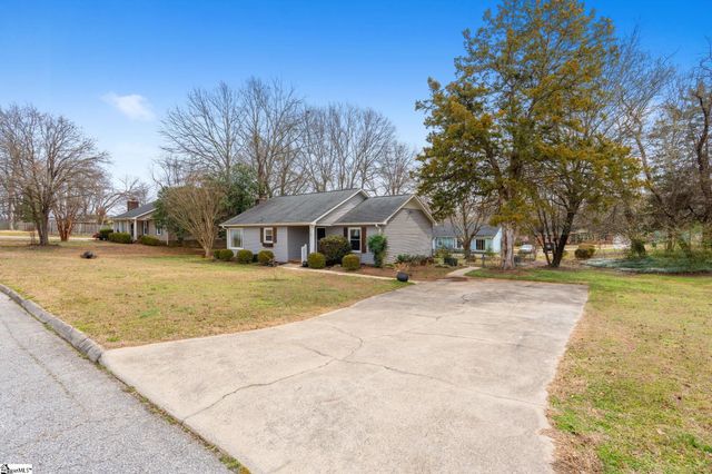 3 Buckingham Way, Taylors, SC 29687