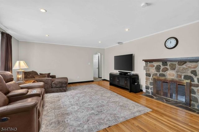 274 Weaver Rd, West Milford Twp., NJ 07480