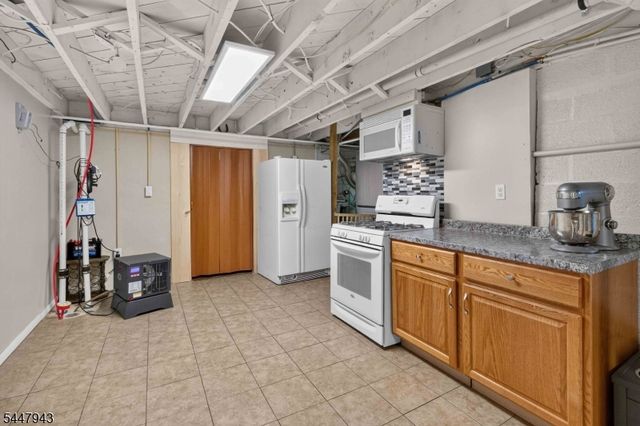 274 Weaver Rd, West Milford Twp., NJ 07480