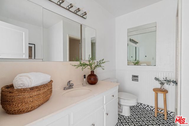 7500 Denrock Avenue, Los Angeles, CA 90045