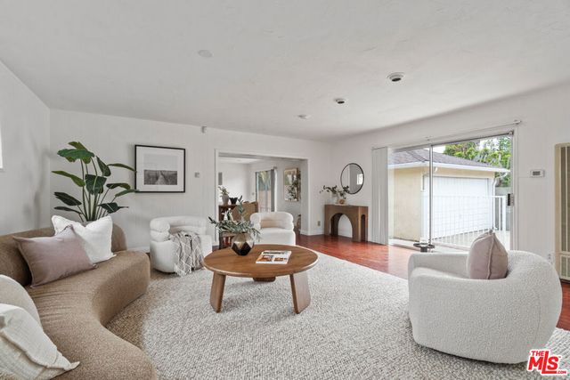 7500 Denrock Avenue, Los Angeles, CA 90045