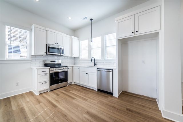 652 W Price Avenue, Springdale, AR 72764