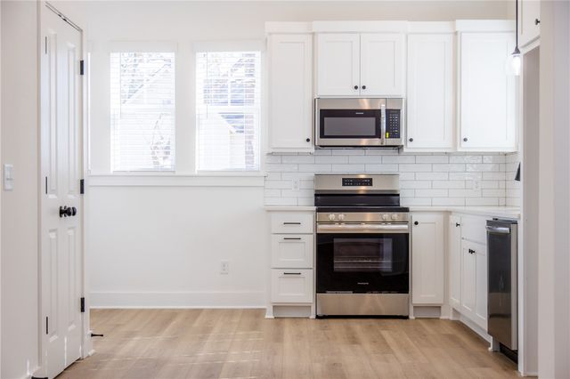 652 W Price Avenue, Springdale, AR 72764