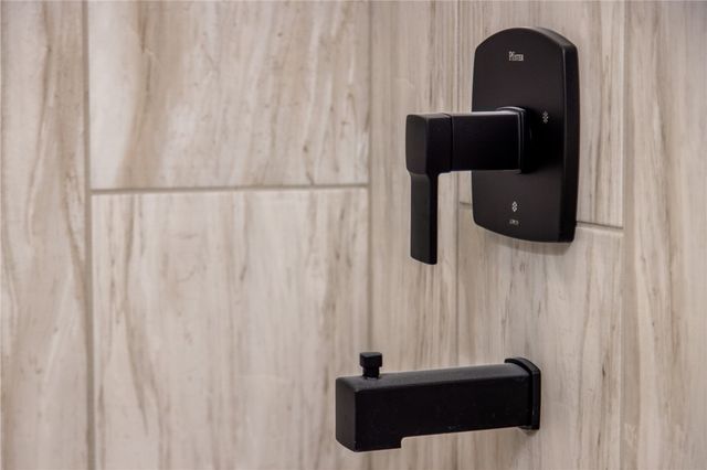 652 W Price Avenue, Springdale, AR 72764