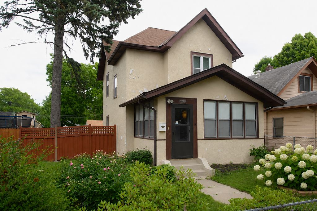 2910 Russell Avenue N, Minneapolis, MN 55411