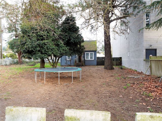 13502 Ambaum Boulevard SW, Burien, WA 98146