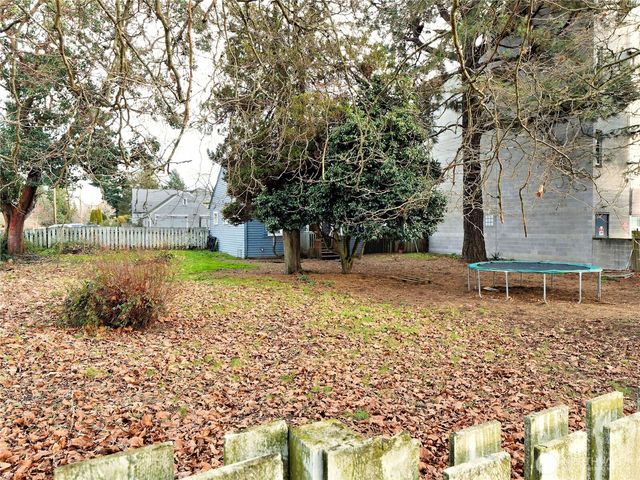 13502 Ambaum Boulevard SW, Burien, WA 98146