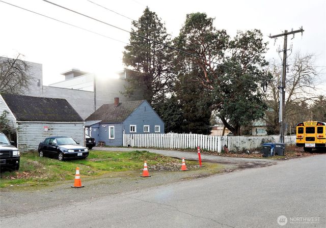 13502 Ambaum Boulevard SW, Burien, WA 98146