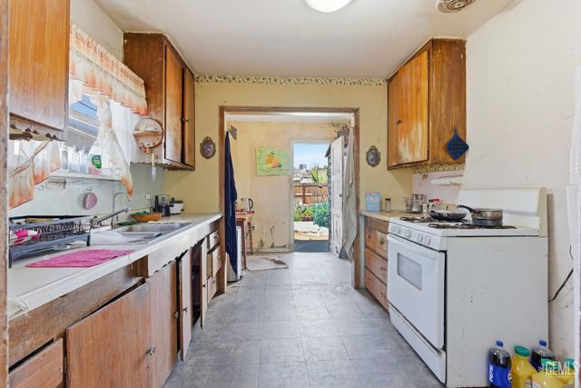 3318 Pioneer Drive, Bakersfield, CA 93306