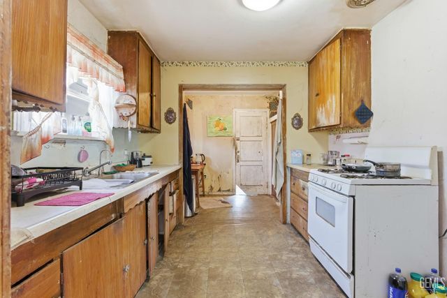 3318 Pioneer Drive, Bakersfield, CA 93306