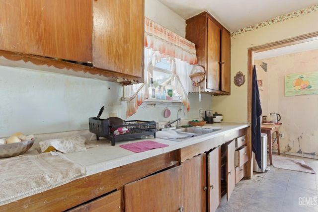 3318 Pioneer Drive, Bakersfield, CA 93306