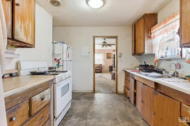 3318 Pioneer Drive, Bakersfield, CA 93306