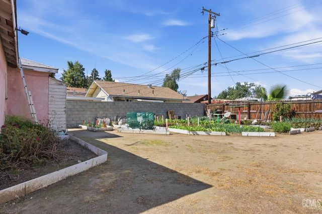 3318 Pioneer Drive, Bakersfield, CA 93306