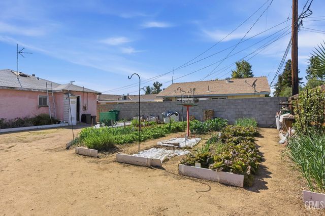 3318 Pioneer Drive, Bakersfield, CA 93306