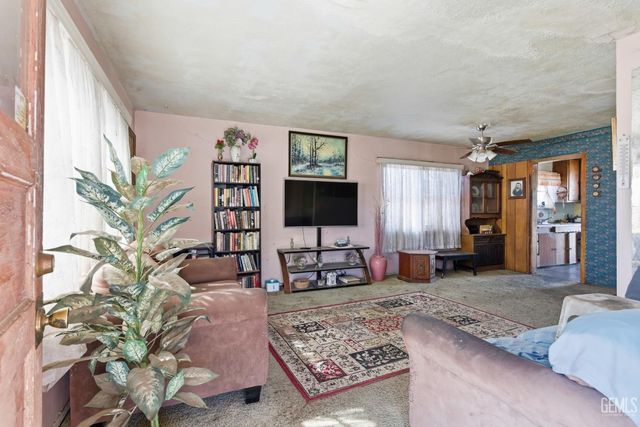 3318 Pioneer Drive, Bakersfield, CA 93306