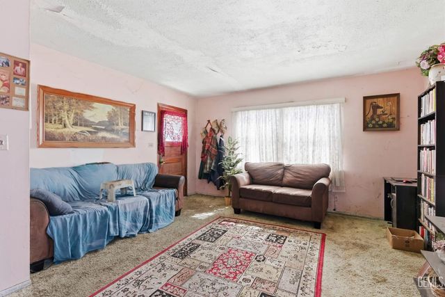 3318 Pioneer Drive, Bakersfield, CA 93306