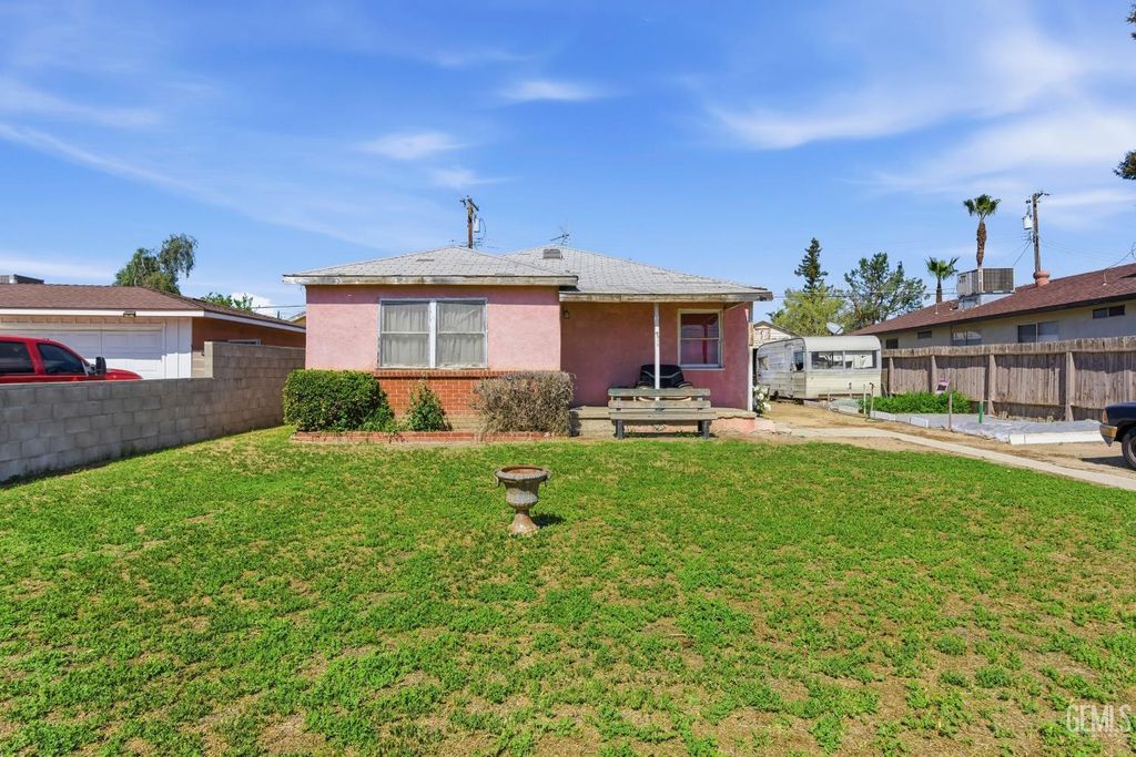 3318 Pioneer Drive, Bakersfield, CA 93306