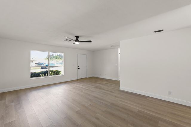 7406 Willow Spring Circle N, Boynton Beach, FL 33436