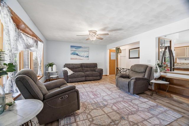 824 W CECIL STREET, Neenah, WI 54956