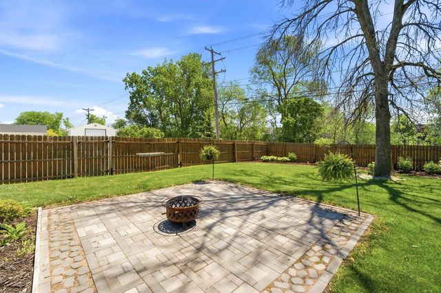 824 W CECIL STREET, Neenah, WI 54956