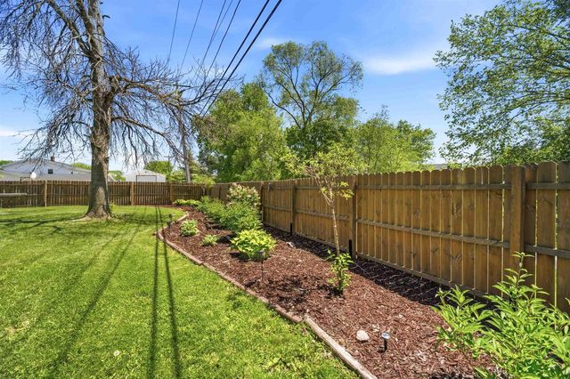 824 W CECIL STREET, Neenah, WI 54956