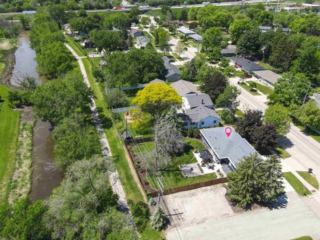 824 W CECIL STREET, Neenah, WI 54956