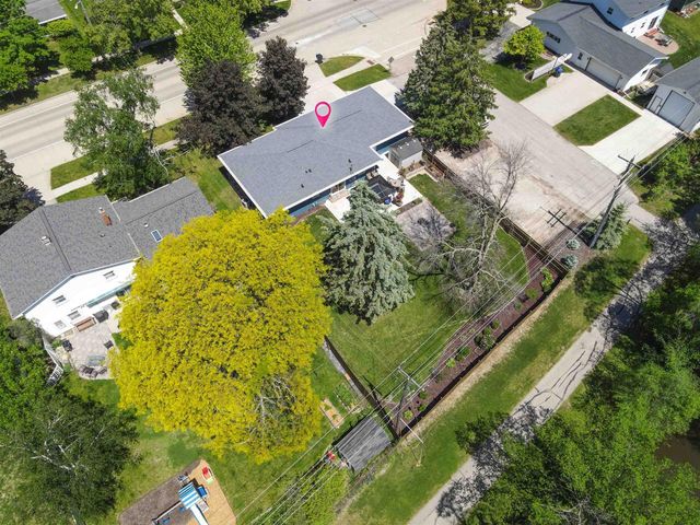 824 W CECIL STREET, Neenah, WI 54956