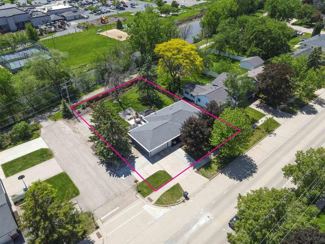 824 W CECIL STREET, Neenah, WI 54956