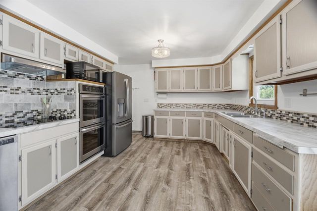 824 W CECIL STREET, Neenah, WI 54956