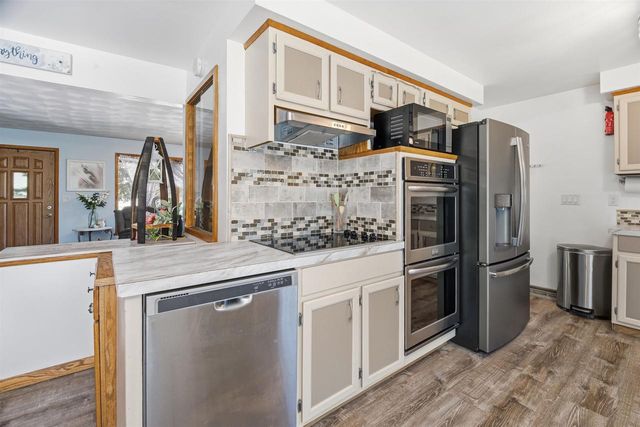 824 W CECIL STREET, Neenah, WI 54956