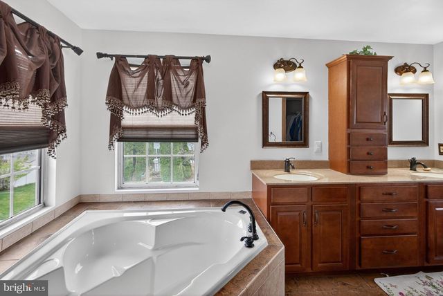 4894 CONCORD DR, Easton, PA 18045