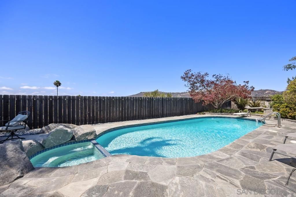 Image 19 of property listing at 534 Tam O Shanter Dr, San Marcos, CA 92069