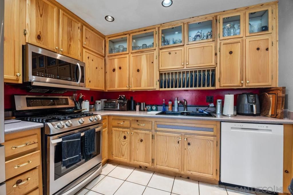 Image 8 of property listing at 534 Tam O Shanter Dr, San Marcos, CA 92069