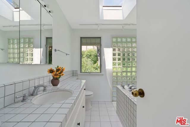 913 Chattanooga Avenue, Pacific Palisades (los Angeles), CA 90272