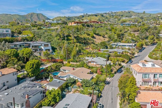 913 Chattanooga Avenue, Pacific Palisades (los Angeles), CA 90272