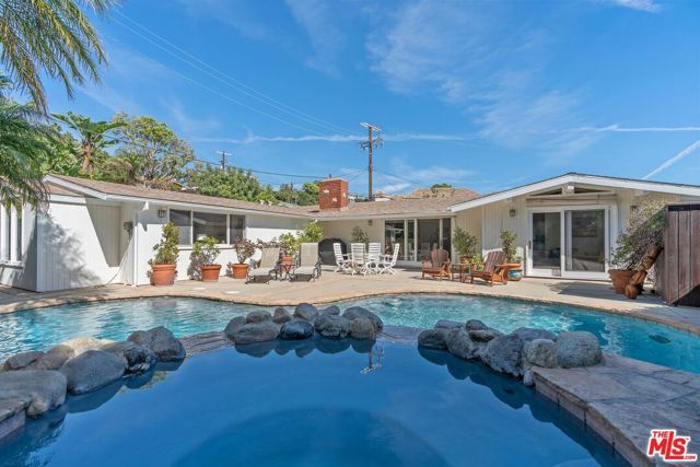 913 Chattanooga Avenue, Pacific Palisades (los Angeles), CA 90272