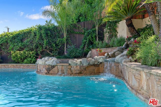 913 Chattanooga Avenue, Pacific Palisades (los Angeles), CA 90272