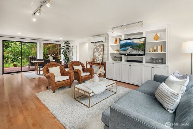2958 72nd Avenue SE, Mercer Island, WA 98040
