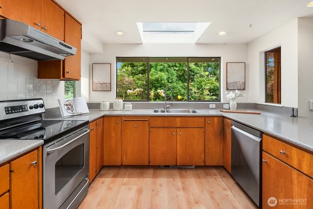 2958 72nd Avenue SE, Mercer Island, WA 98040