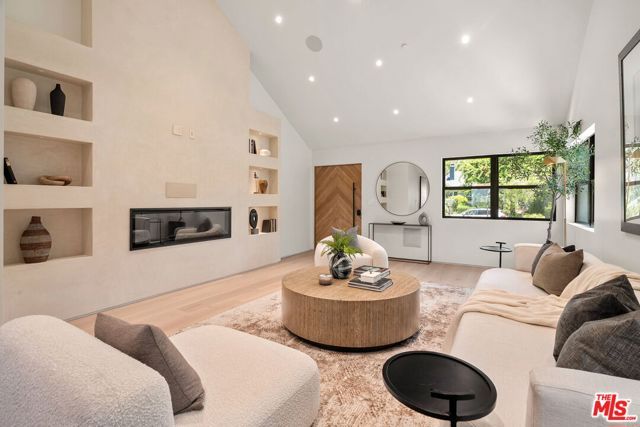 2725 Midvale Avenue, Los Angeles, CA 90064