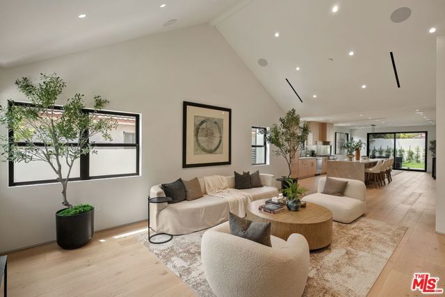 2725 Midvale Avenue, Los Angeles, CA 90064