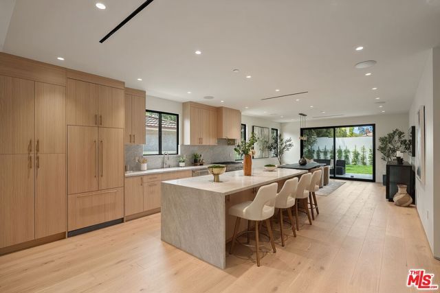 2725 Midvale Avenue, Los Angeles, CA 90064