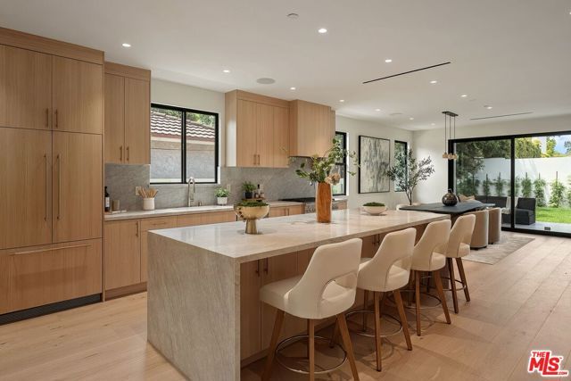 2725 Midvale Avenue, Los Angeles, CA 90064
