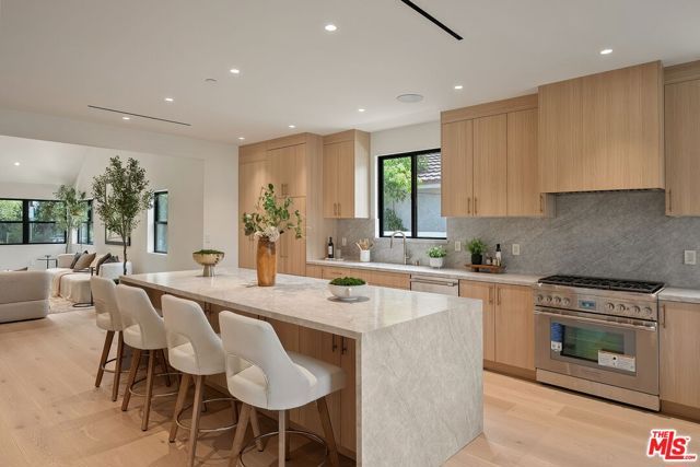 2725 Midvale Avenue, Los Angeles, CA 90064