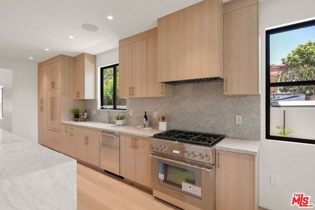 2725 Midvale Avenue, Los Angeles, CA 90064