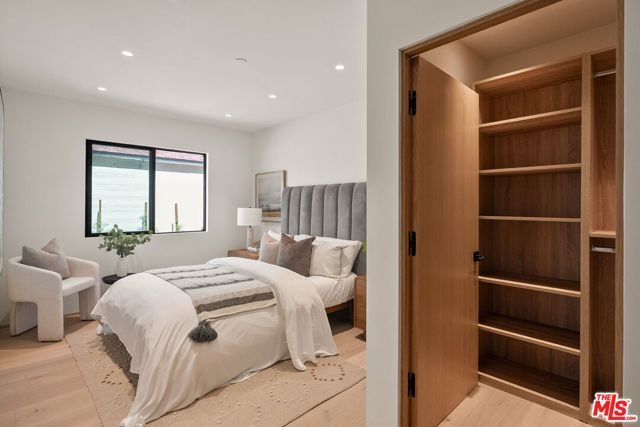 2725 Midvale Avenue, Los Angeles, CA 90064